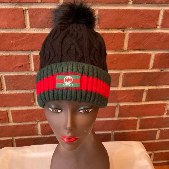 Accessories - Beanie Black Red Green Graphic Knit with Pom NWOT O/S UNISEX